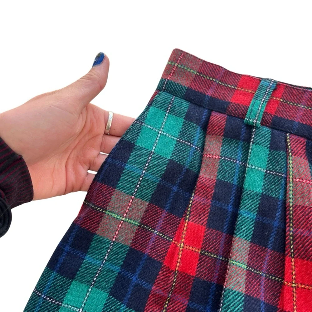 Signature Expressions Women 14 Red Green Plaid Wool Blend Culotte Pleated Shorts